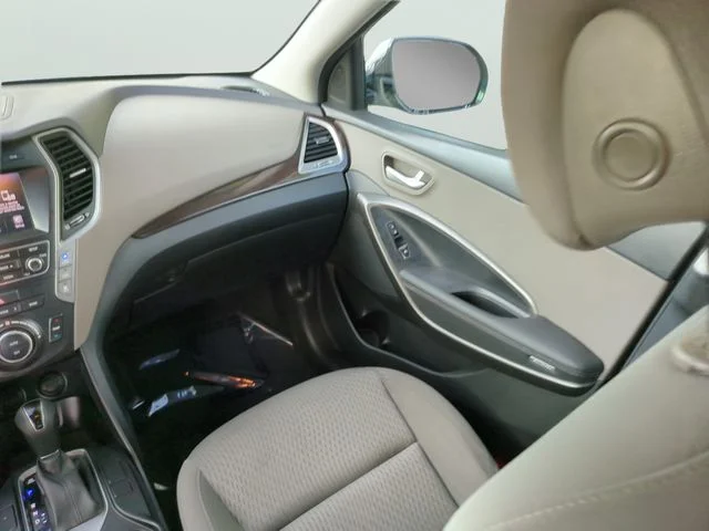 Used 2018 Silver Hyundai SE image 14
