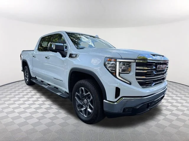 Used 2025 Summit White GMC SLT image 3