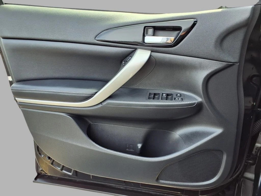 Used 2024 Black Mitsubishi  image 18
