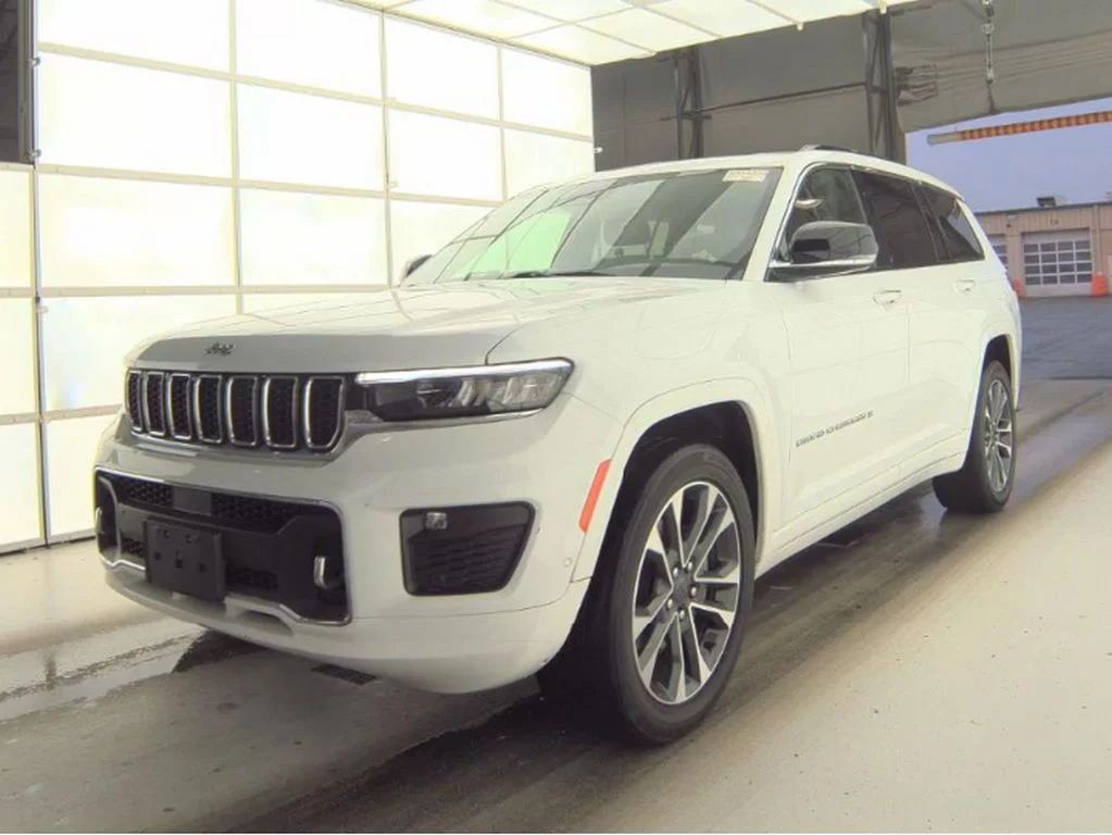 Used 2023 White Jeep Overland image 2