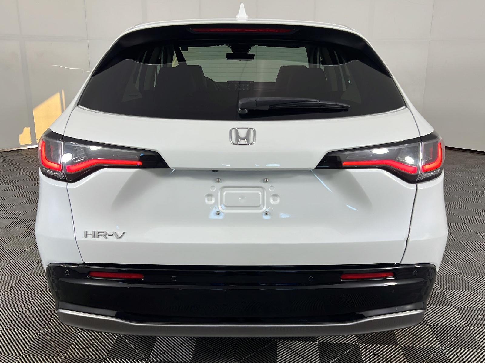 Used 2023 Platinum White Pearl Honda EX-L image 19