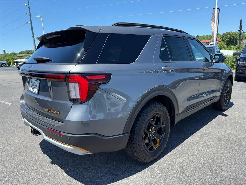 New 2026 Carbonized Gray Metallic Ford Tremor® image 4