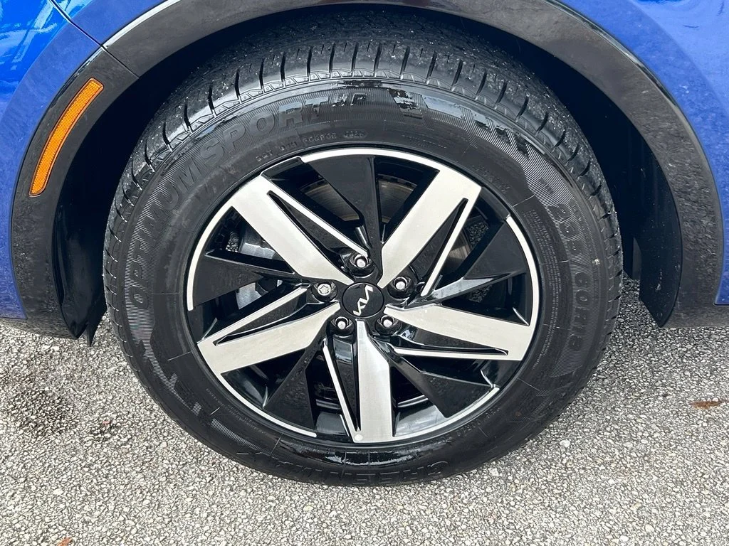 Certified Used 2023 Sapphire Blue Kia S image 18