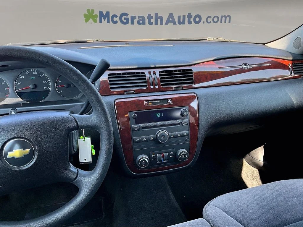 Used 2006 Red Chevrolet LT image 11