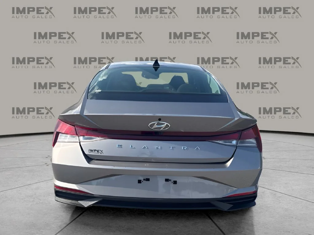 Used 2021 Silver Hyundai SEL image 4