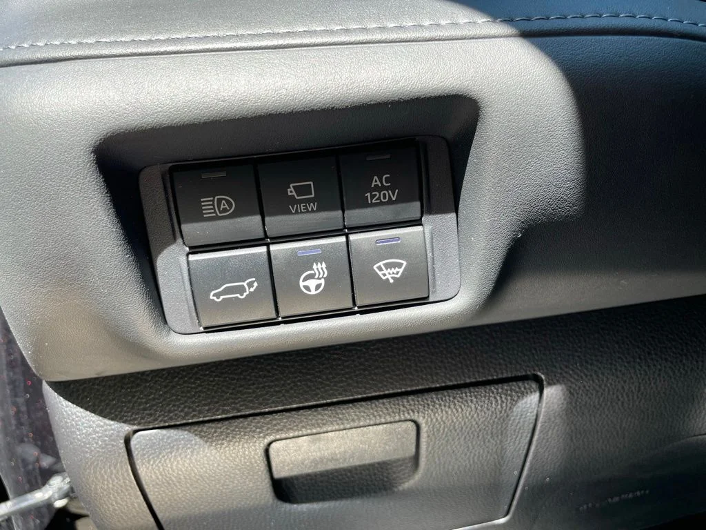 Used 2020 Amber Toyota Platinum image 10