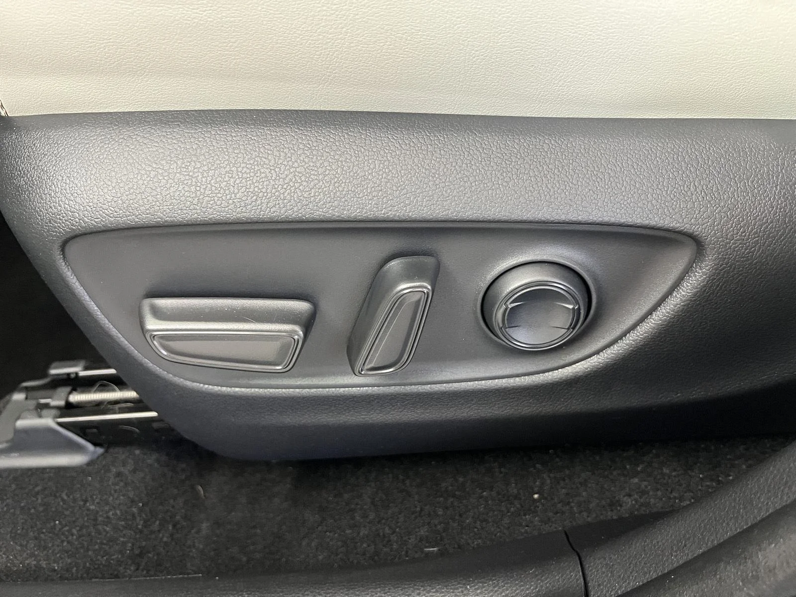 Used 2024 Silver Sky Metallic Toyota XLE Premium image 12