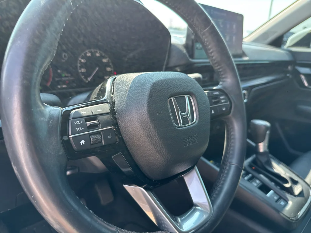 Used 2024 White Honda EX-L image 15