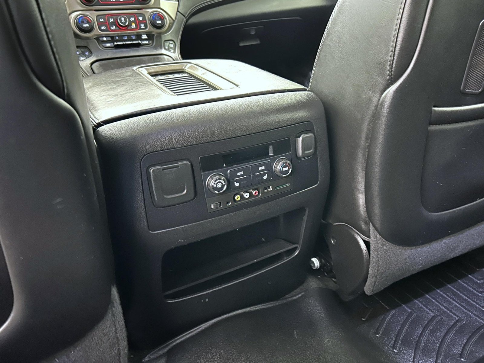 Used 2016 Silver GMC Denali image 24