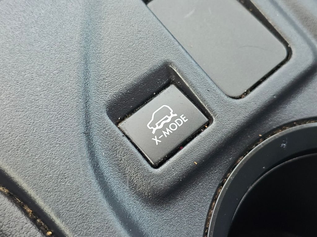 Used 2023 White Subaru Base image 34