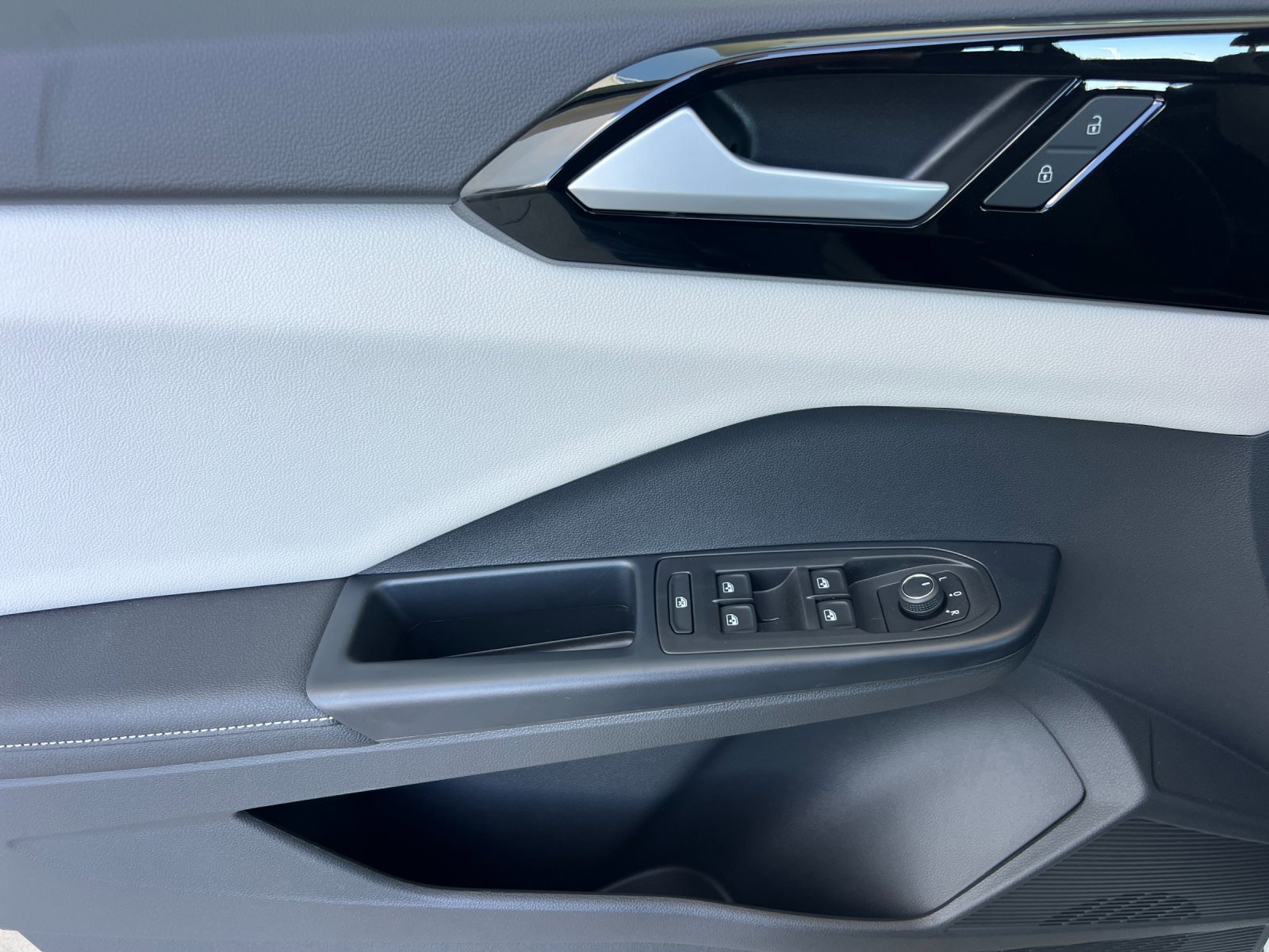 New 2026 Pure White Volkswagen S image 10