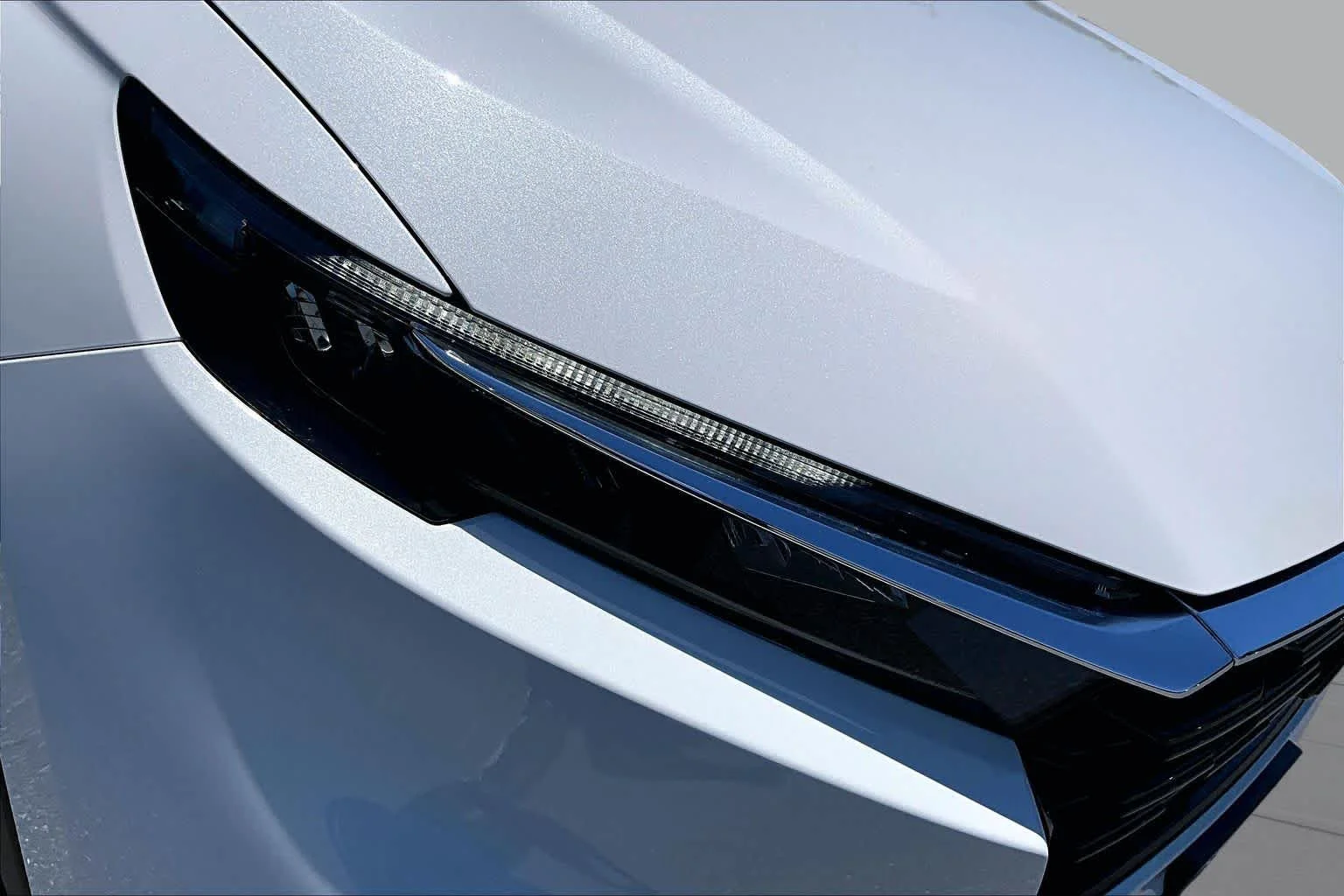 Used 2025 Platinum White Pearl Honda EX image 28
