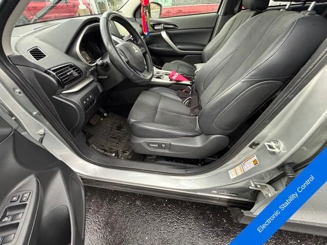 Used 2023 Silver Mitsubishi SE image 11