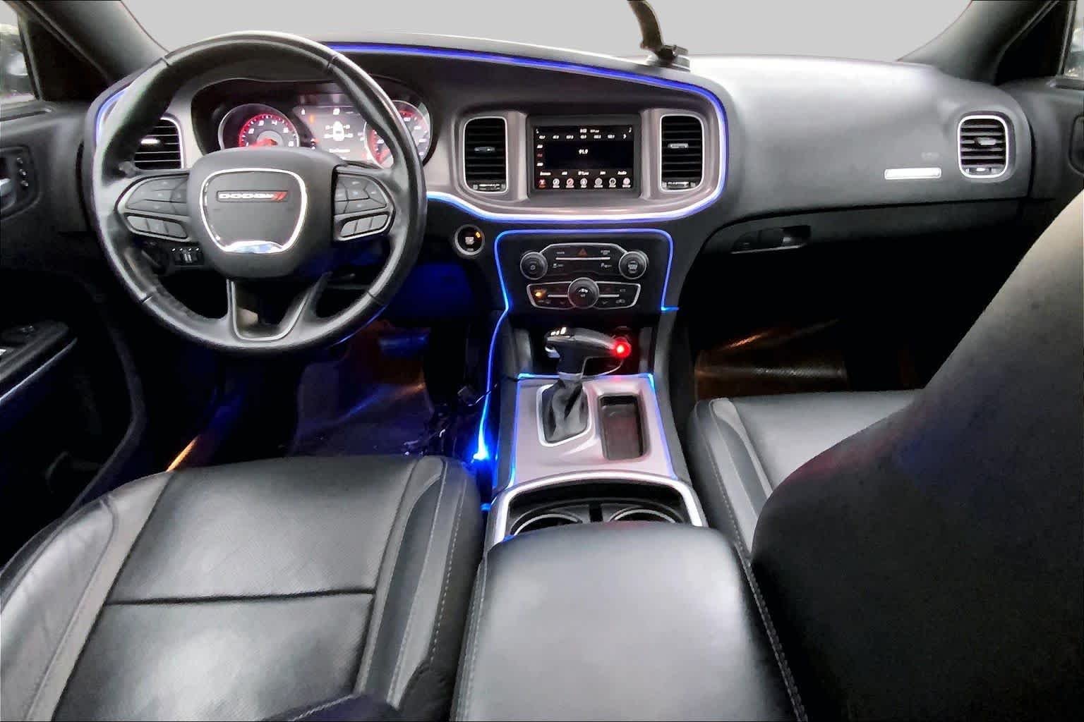 Used 2022 Pitch Black Clearcoat Dodge SXT image 14