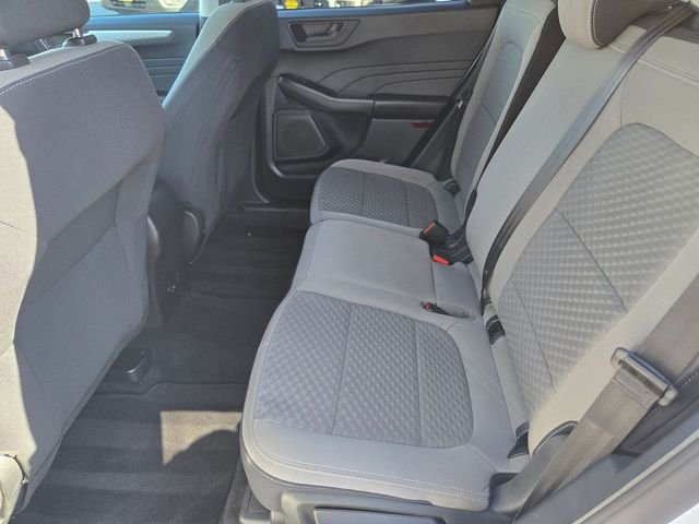 Used 2022 White Ford SE image 9