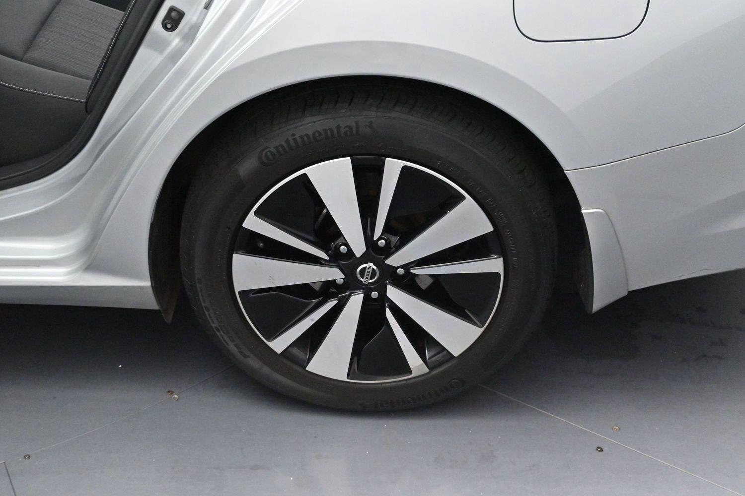 Used 2022 Brilliant Silver Metallic Nissan 2.5 SV image 26
