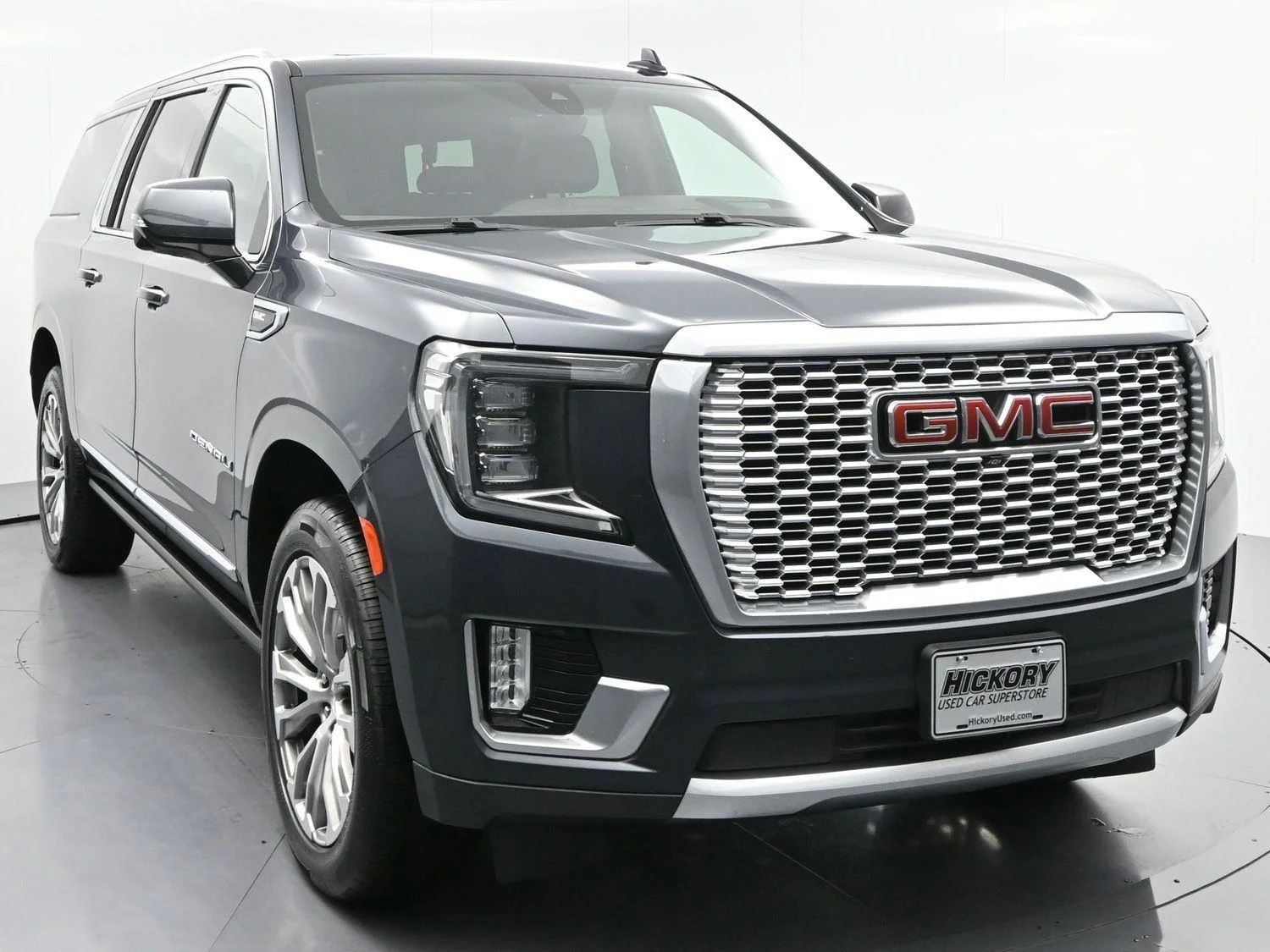 Used 2021 Hunter Metallic GMC Denali image 2