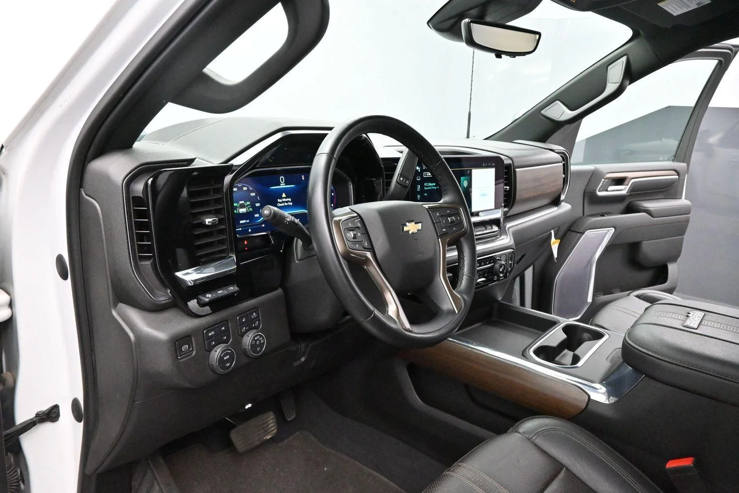 Used 2024 Summit White Chevrolet High Country image 13