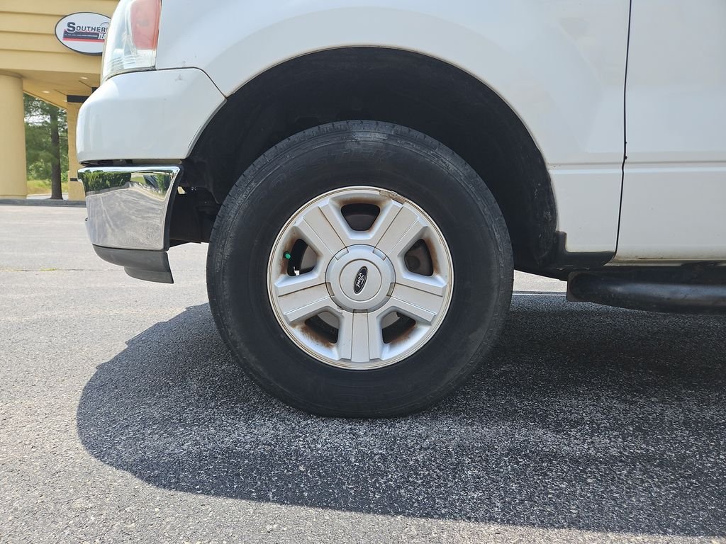 Used 2004  Ford  image 24