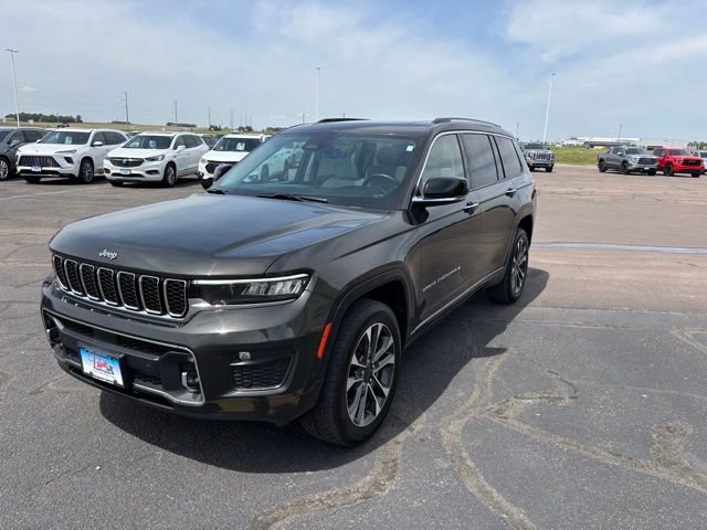 Used 2021 Rocky Mountain Pearlcoat JEEP Overland image 5
