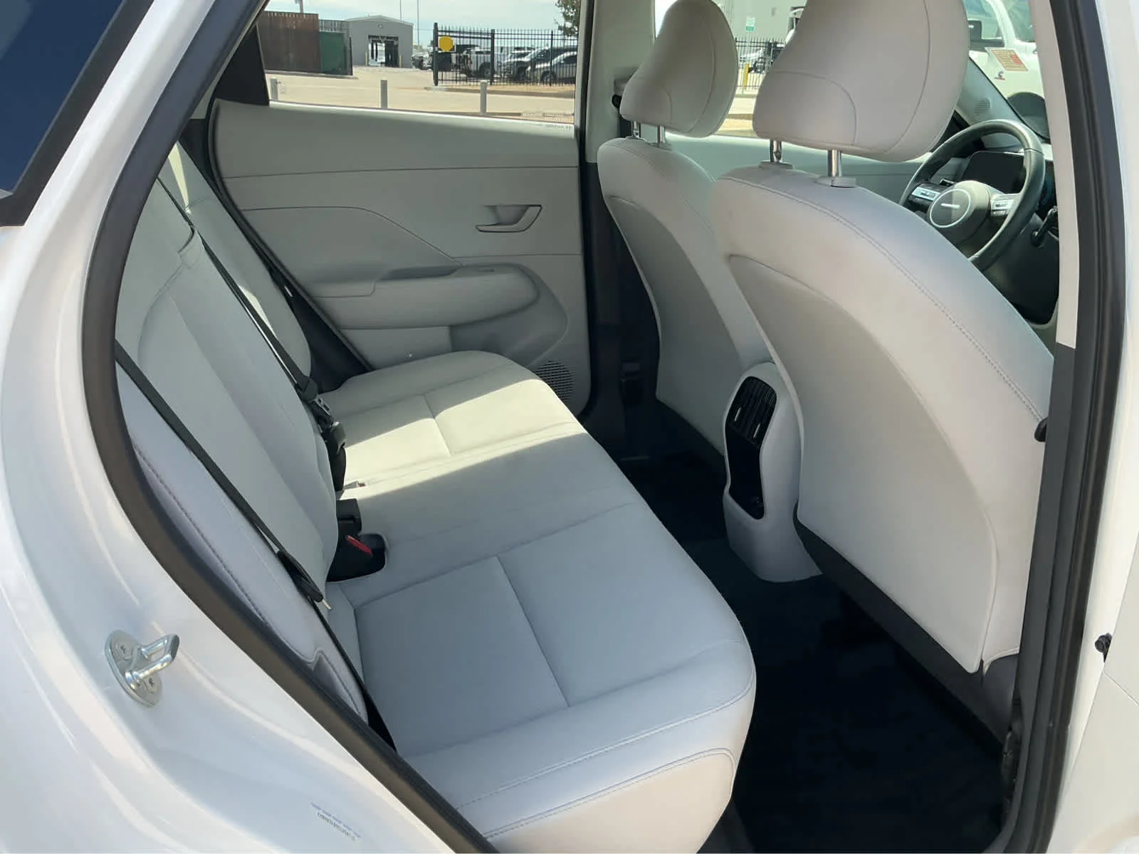 Used 2025 Atlas White Hyundai SEL image 17