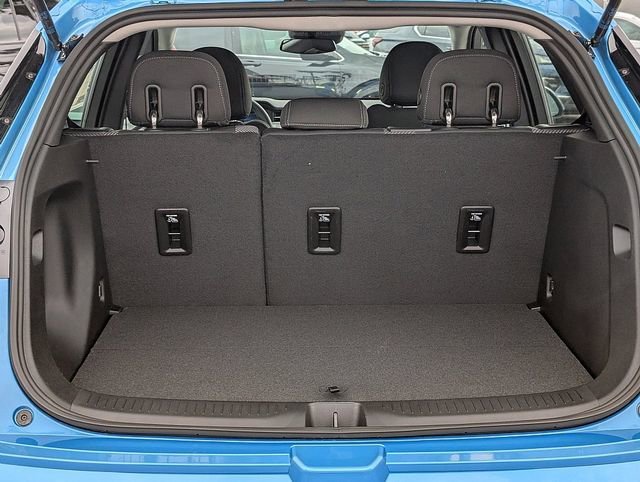 2027 Chevrolet Bolt LT - Photo 8