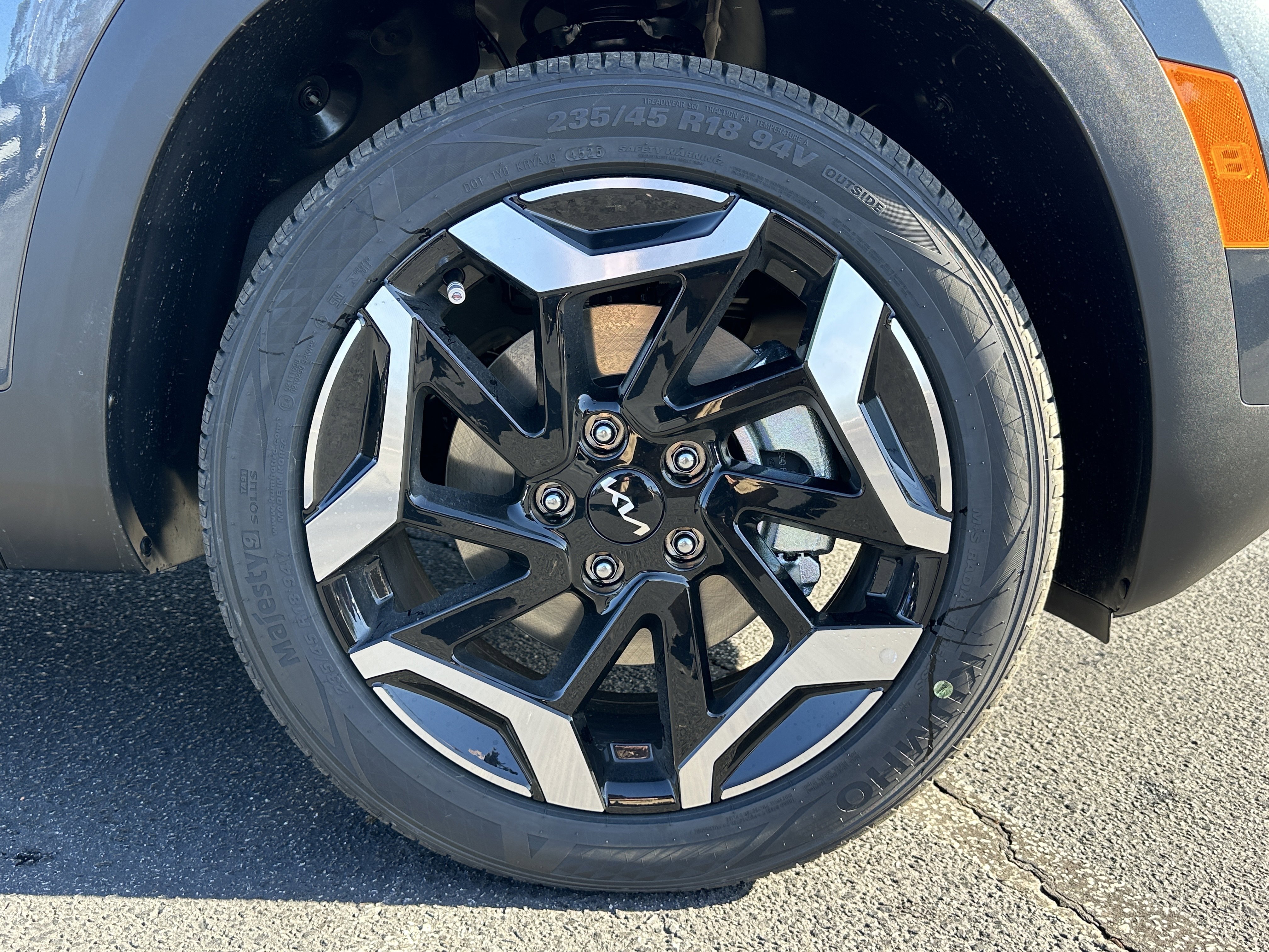 New 2026 Gravity Gray Kia SX image 13