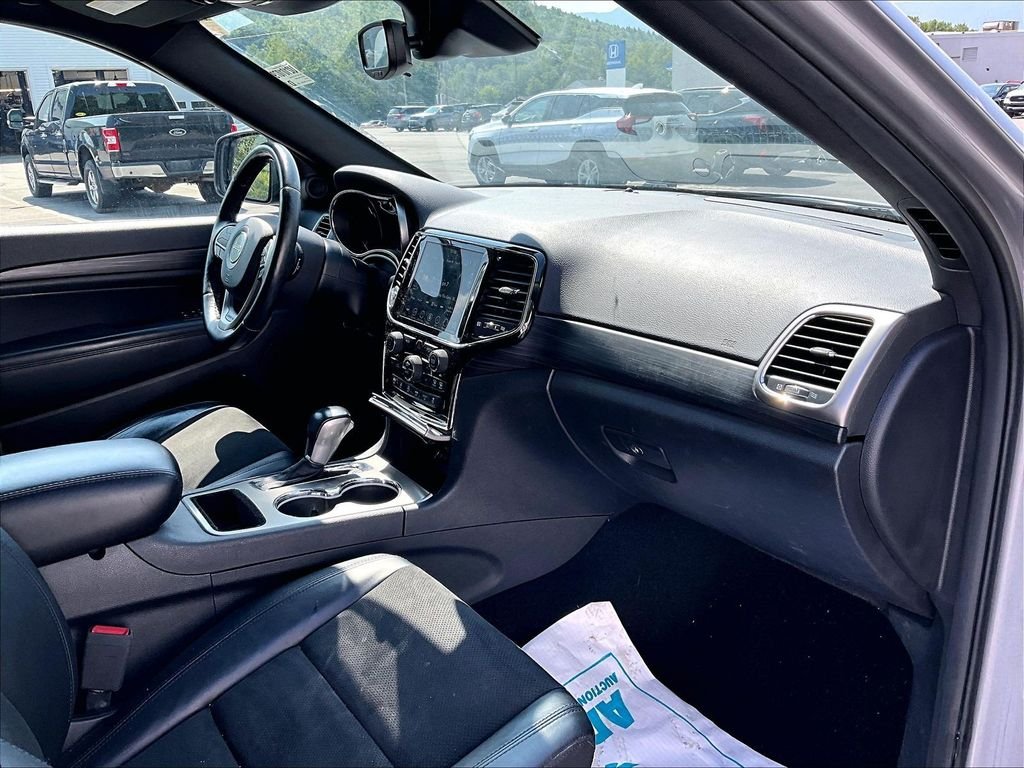 Used 2021 Billet Silver Metallic Clearcoat Jeep Laredo X image 13