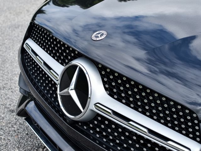 Certified Used 2022  Mercedes-Benz GLC 300 image 3