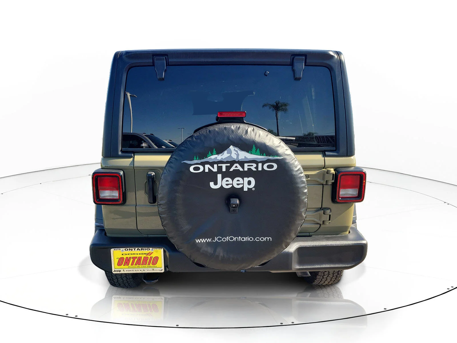 Used 2025 Green Jeep Sport S image 4