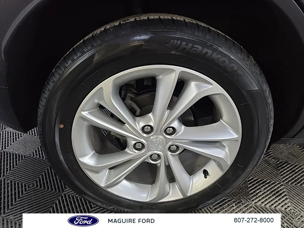 Used 2023 Red Buick Preferred image 16