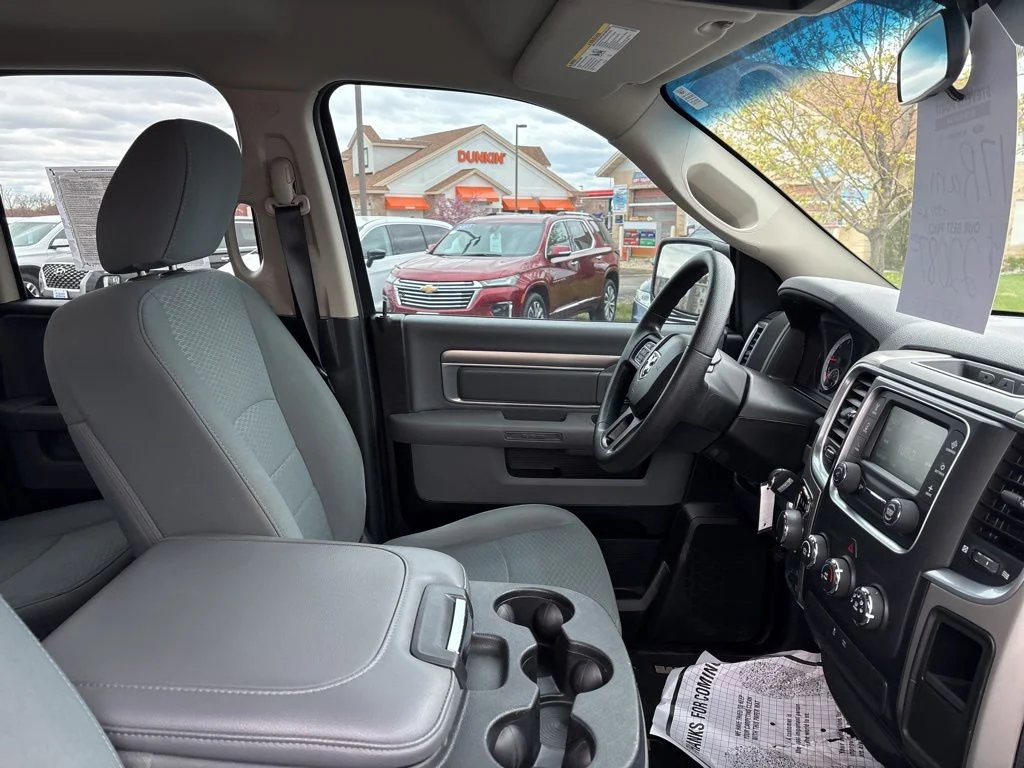 Used 2017 Delmonico Red Pearlcoat Ram SLT image 30