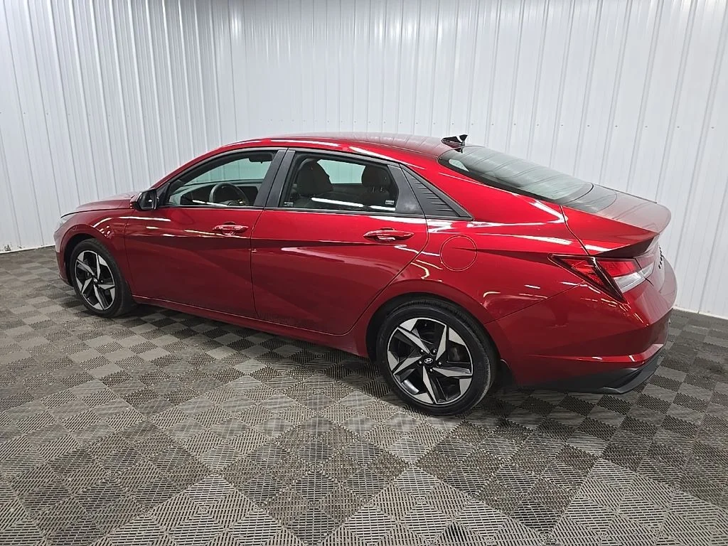 Used 2023 Red Hyundai SEL image 4