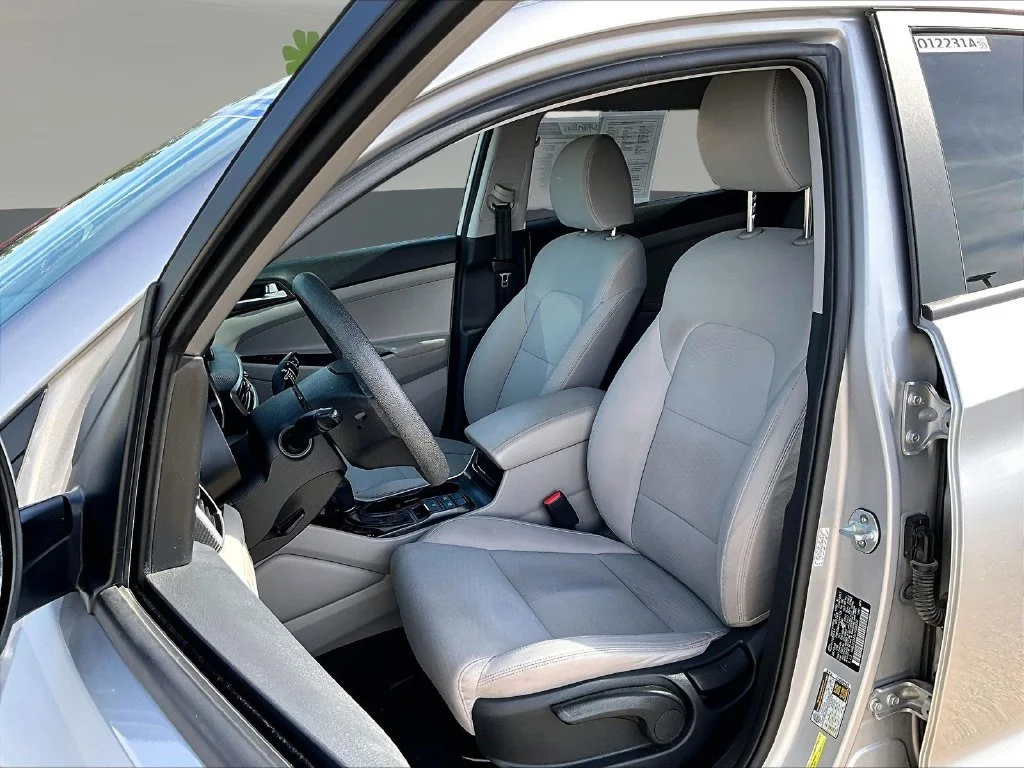 Used 2020 Silver Hyundai SE image 24