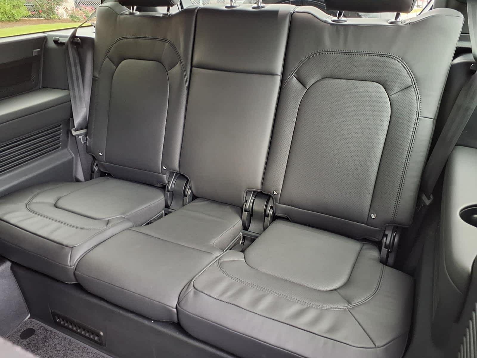 New 2026 Fuji White Land Rover X-Dynamic SE image 17