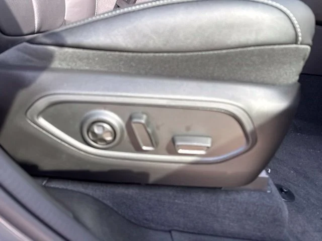 New 2027 Gray Jeep Limited Reserve image 31