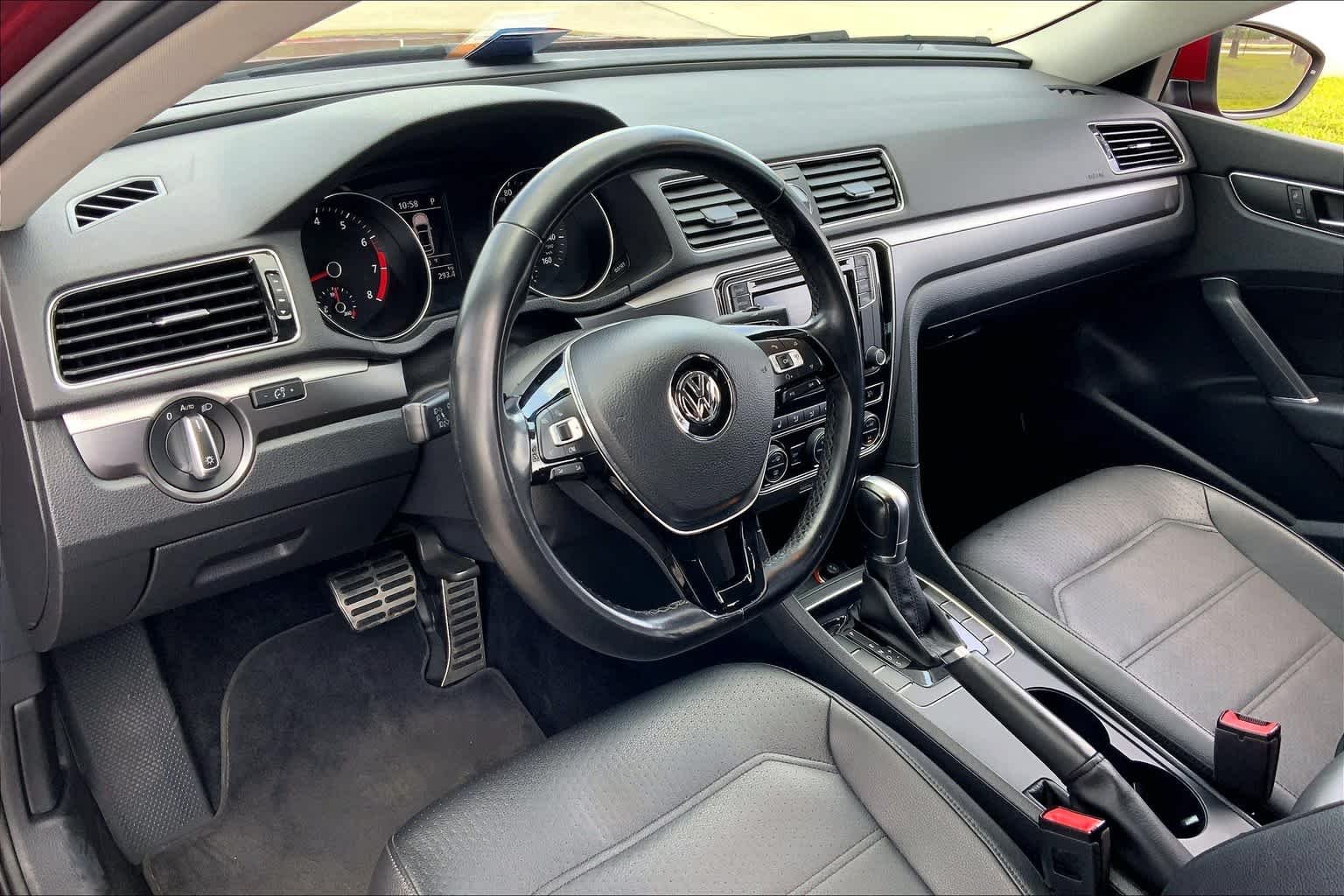 Used 2017 Fortana Red Volkswagen R-Line w/Comfort Pkg image 16