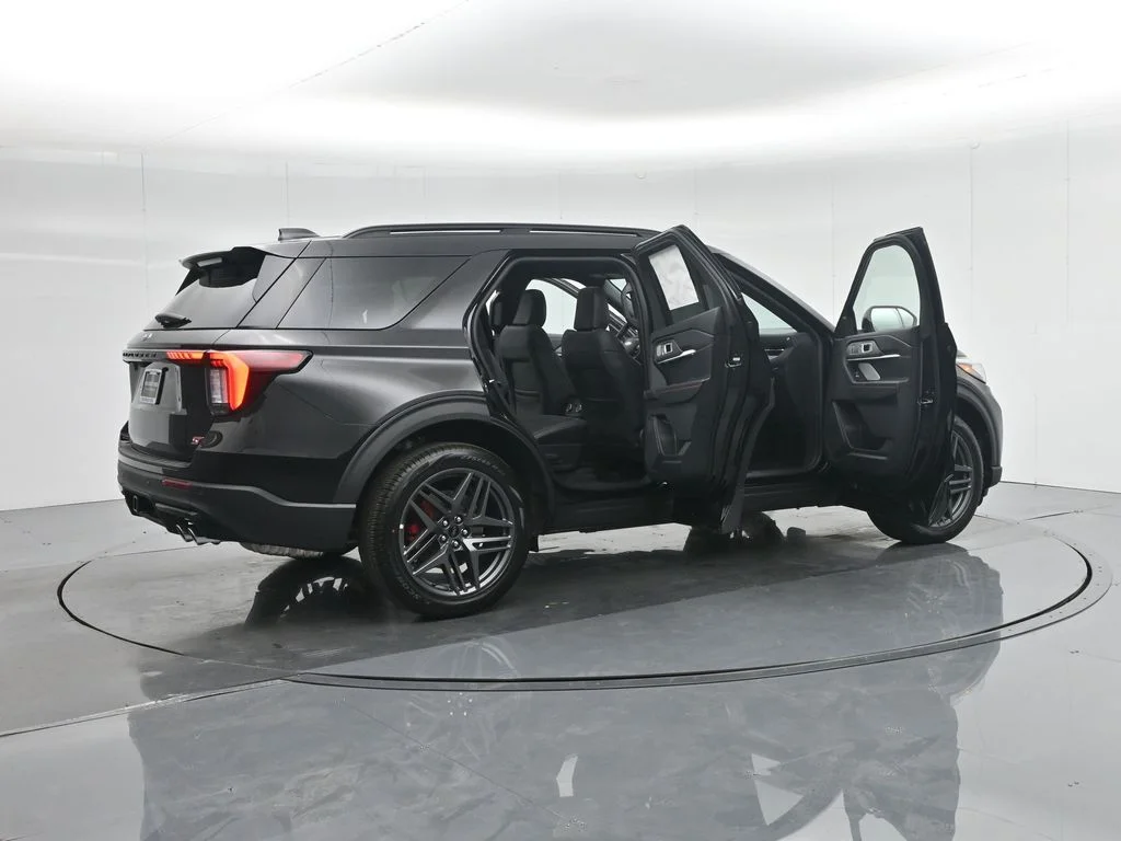 New 2026 Agate Black Metallic Ford ST image 5