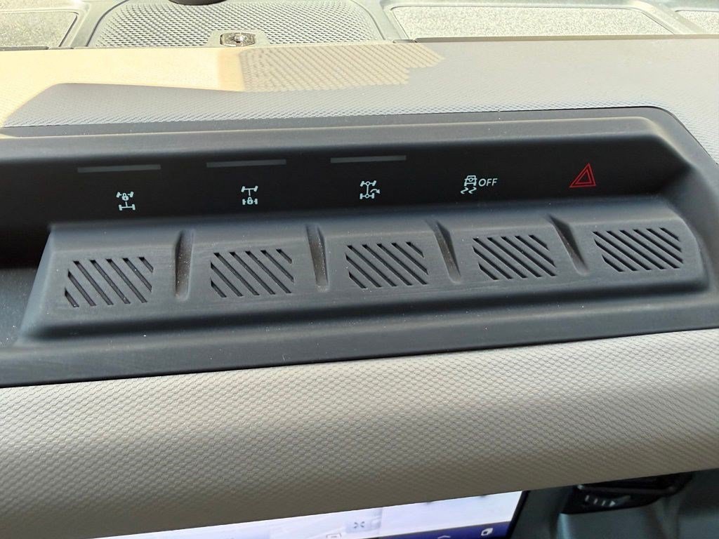 Used 2024 White Ford Wildtrak image 19