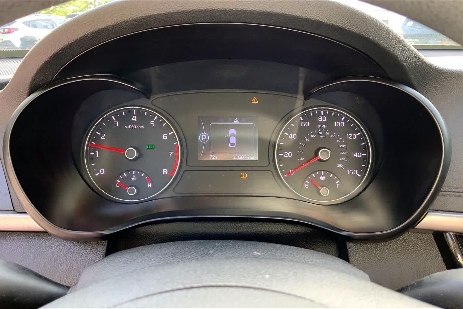 Used 2018 Sparkling Silver Kia LX image 25