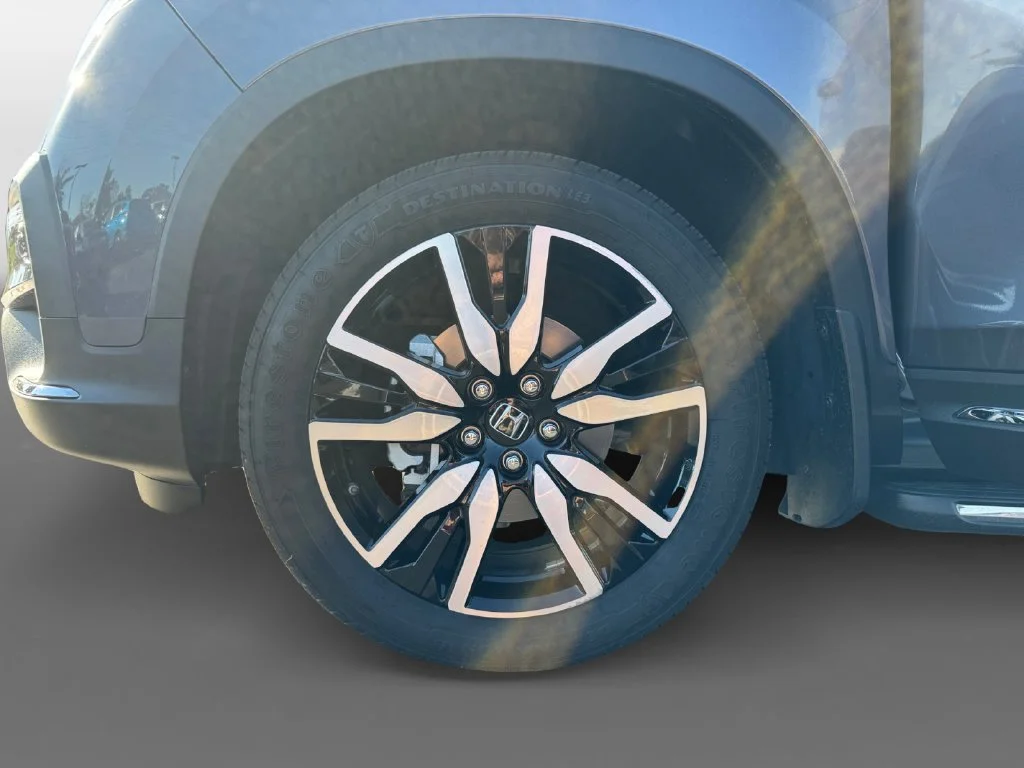 Certified Used 2022 Modern Steel Metallic Honda AWD ELITE image 40
