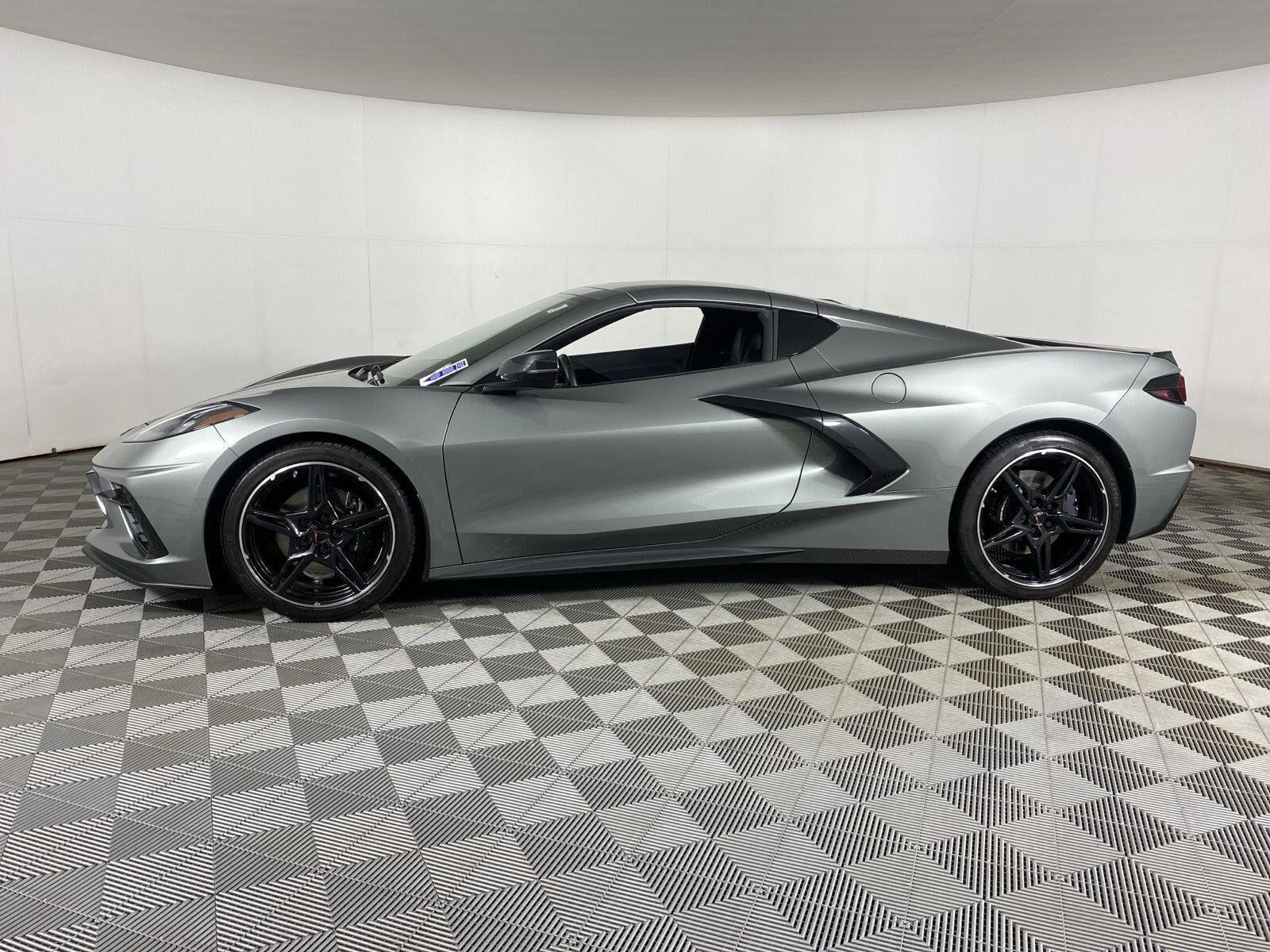 Used 2023 Hypersonic Gray Metallic Chevrolet 2LT image 19