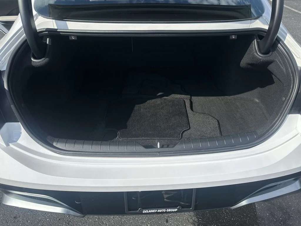 Used 2024 White Hyundai SEL image 29