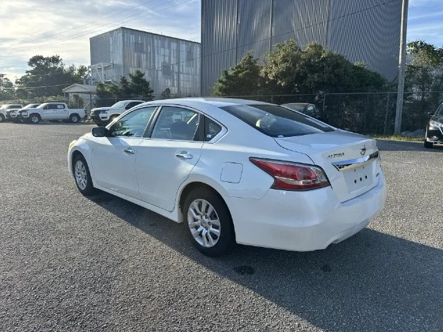 Used 2014 White Nissan 2.5 S image 7