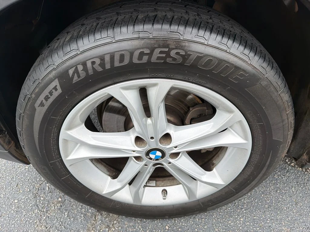 Used 2021 White BMW sDrive30i image 11