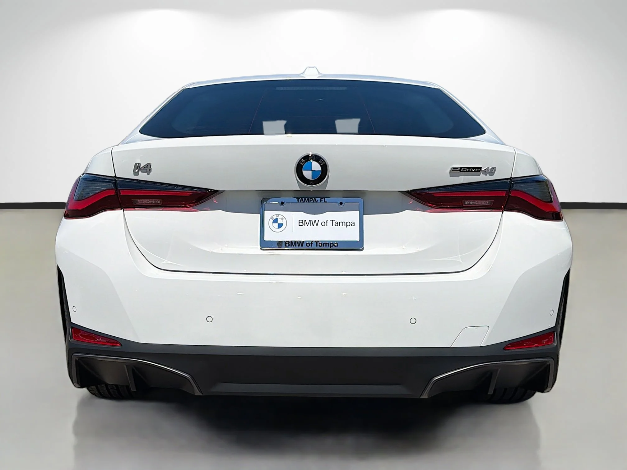 New 2026 Alpine White BMW eDrive40 image 4