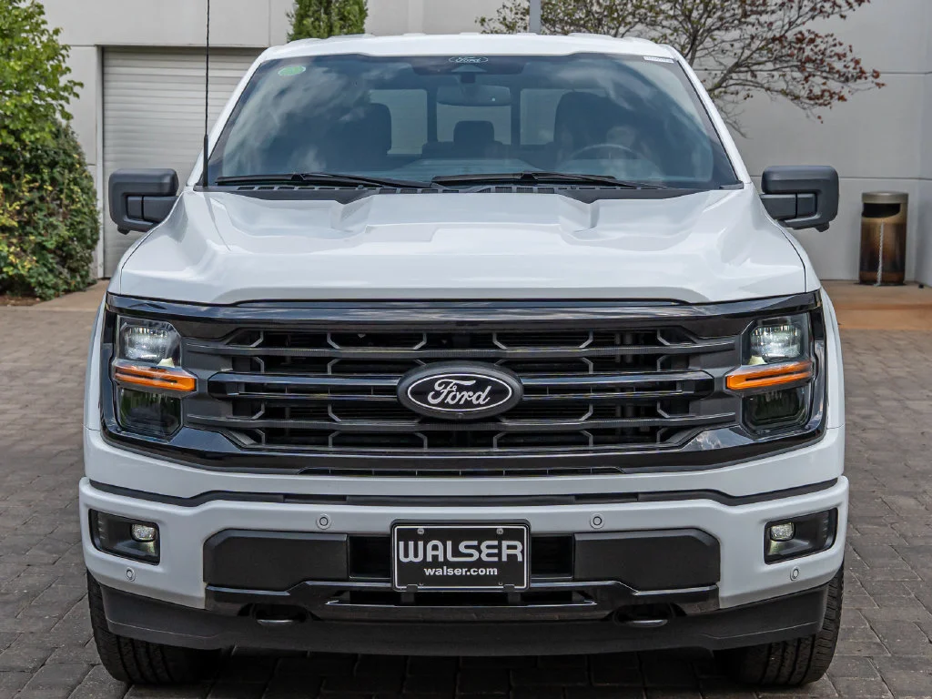 Used 2024 Oxford White Ford XLT image 2