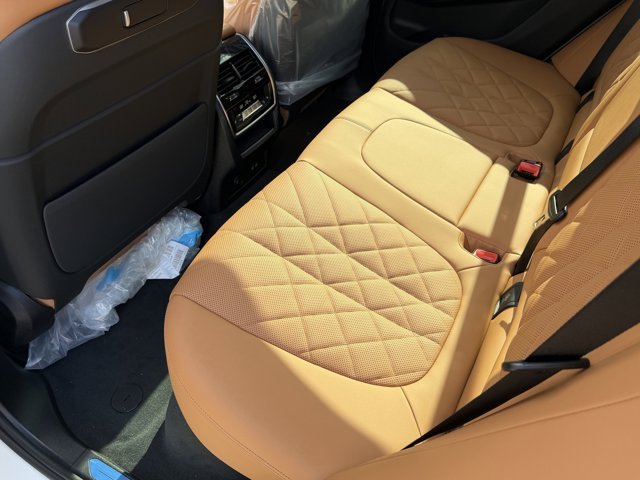New 2026 Mineral White Metallic BMW xDrive40i image 15