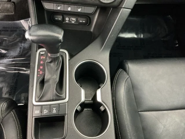 Used 2017 Red Kia EX image 19