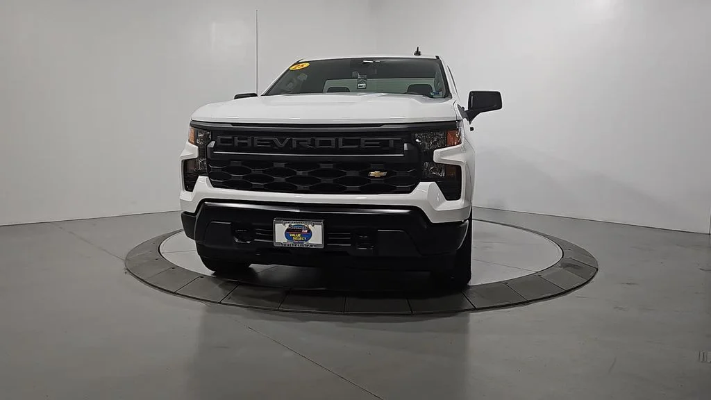 Used 2025 White Chevrolet WT image 9